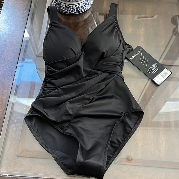 Miraclesuit
Rock Solid Revele Underwire Shaping One Piece Swimsuit. - Picture 10 of 11